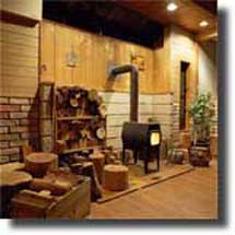 薪収納台と暖炉
